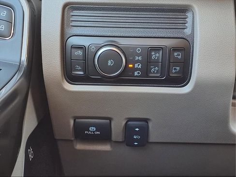 Used 2025 Ford F450 Platinum w/ Platinum Plus Package image 11