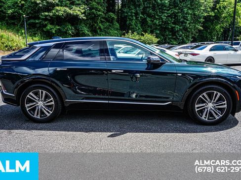 Used 2024 Cadillac Lyriq Luxury AWD/4WD image 8