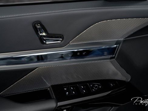 Used 2023 BMW 740i 740i w/ Parking Assistance Package image 25