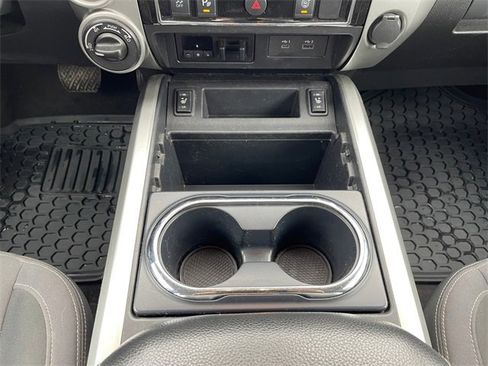 Used 2020 Nissan Titan SL image 22