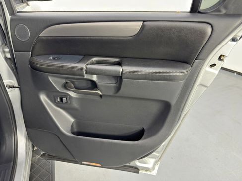 Used 2013 Nissan Armada SV image 38