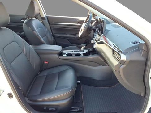 Used 2025 Nissan Altima 2.5 SR w/ SR Premium Package image 13