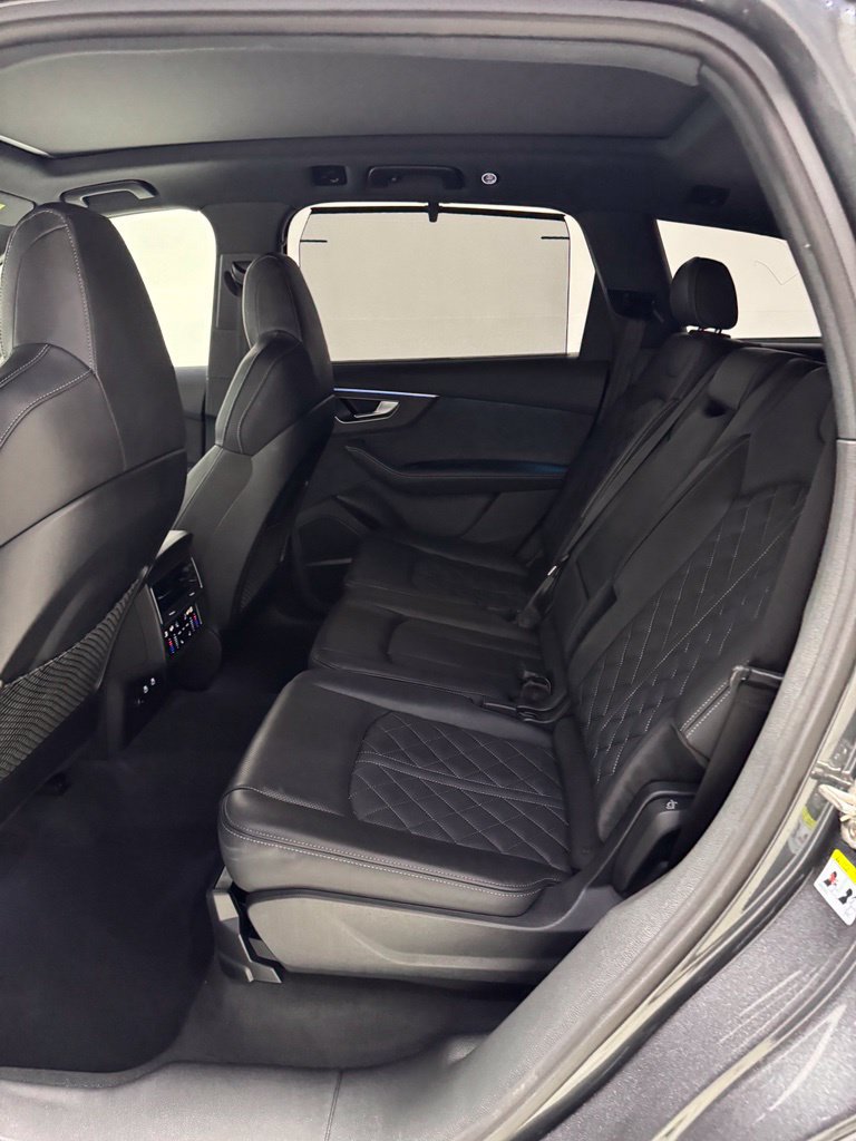 Used 2025 Audi SQ7 Prestige AWD/4WD image 24