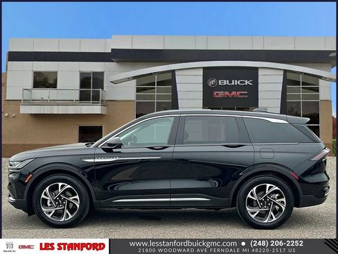 Used 2024 Lincoln Nautilus Premier AWD/4WD image 2
