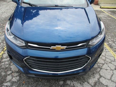 Used 2020 Chevrolet Trax LT w/ LT Convenience Package AWD/4WD image 23