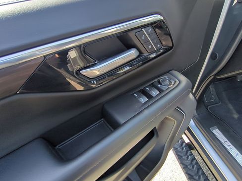 Certified 2025 Chevrolet Suburban Z71 AWD/4WD image 24