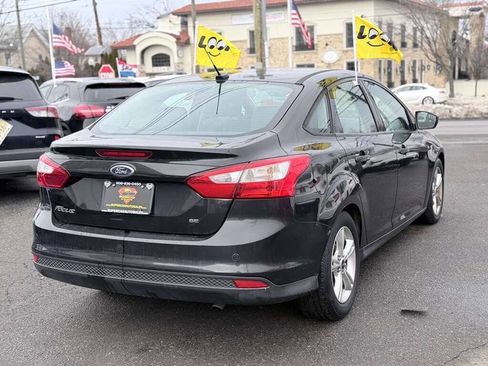 Used 2014 Ford Focus SE w/ SE Winter Package image 4