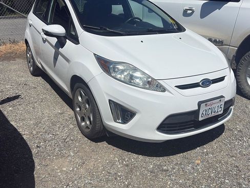 Used 2011 Ford Fiesta SES FWD image 2