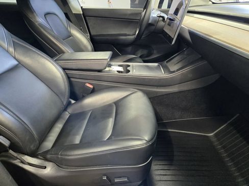 Used 2022 Tesla Model Y Long Range image 7