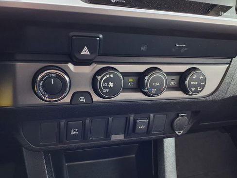 Used 2021 Toyota Tacoma SR5 w/ SR5 Appearance Package (SM) image 22