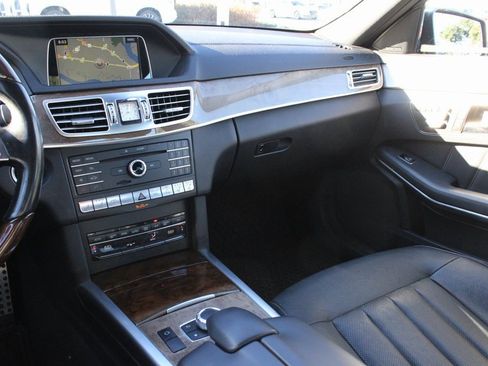 Used 2016 Mercedes-Benz E 400 4MATIC Sedan image 20