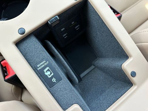 Used 2025 Porsche Macan image 25