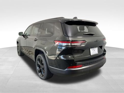 Used 2023 Jeep Grand Cherokee L Limited w/ Black Appearance Package AWD/4WD image 5