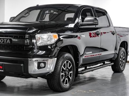 Used 2017 Toyota Tundra SR5 w/ TRD Off Road Package AWD/4WD image 9