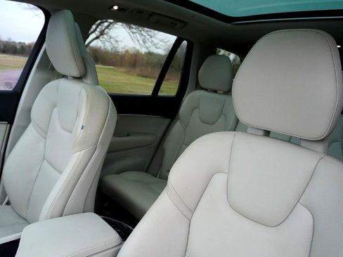 Used 2020 Volvo XC90 T5 Momentum w/ Protection Package Premier image 11