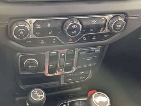 Used 2024 Jeep Wrangler Unlimited Sahara w/ Technology Group AWD/4WD image 21