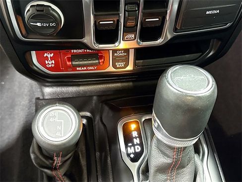 Used 2022 Jeep Gladiator Rubicon w/ Cold Weather Group image 19