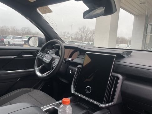 Used 2025 GMC Acadia Elevation image 15