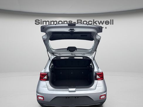 Used 2025 Hyundai Venue SEL FWD image 28