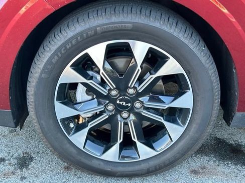 Used 2023 Kia Carnival EX FWD image 16
