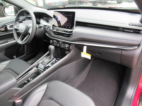 New 2026 Jeep Compass Latitude image 10