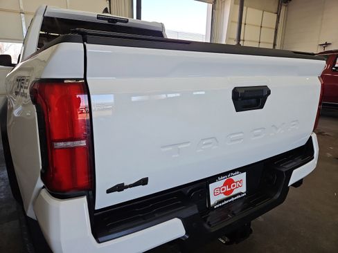 Used 2024 Toyota Tacoma TRD Off-Road w/ TRD Off Road Premium Package image 31