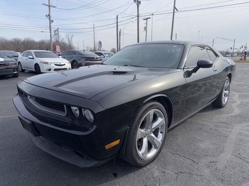 Used 2014 Dodge Challenger SXT w/ Super Sport Group (SS/T) image 3