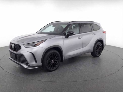 Used 2025 Toyota Highlander XSE image 1