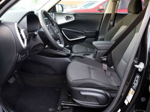 Used 2025 Kia Soul LX w/ LX Technology Package image 23