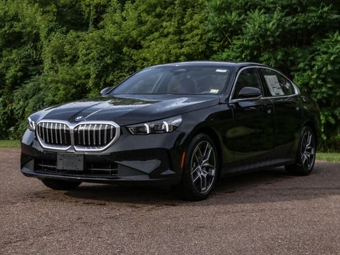 New 2026 BMW 530i xDrive w/ Premium Package image 5