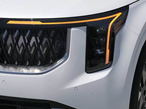 New 2026 Kia Carnival LXS FWD image 6