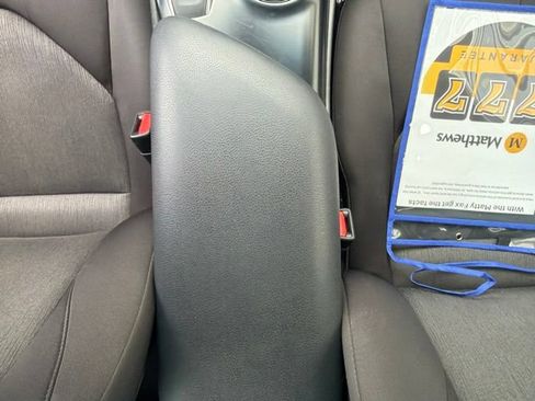 Used 2018 Toyota Camry LE FWD image 11