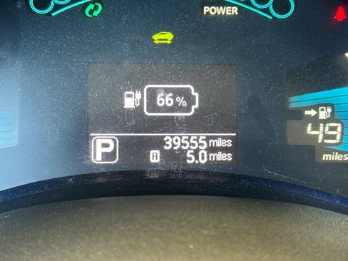 Used 2015 Nissan Leaf S w/ Charge Package FWD image 3