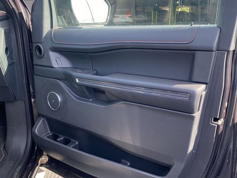 Used 2024 Ford Expedition Limited image 7