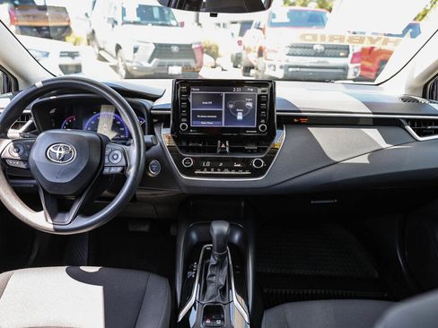 Certified 2022 Toyota Corolla LE FWD image 2
