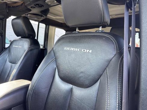 Used 2014 Jeep Wrangler Unlimited Rubicon w/ Connectivity Group AWD/4WD image 12