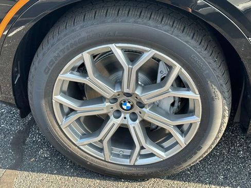 New 2026 BMW X7 xDrive40i w/ Premium Package AWD/4WD image 7