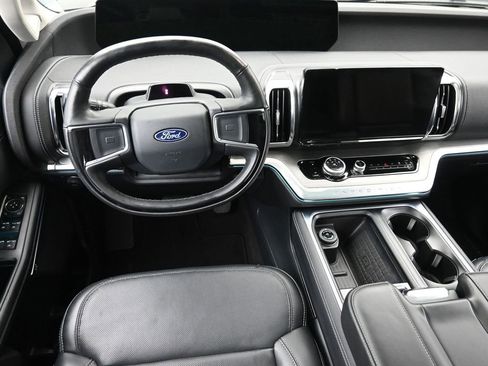 Used 2025 Ford Expedition Platinum AWD/4WD image 12
