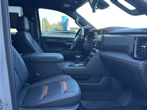 Used 2024 GMC Sierra 1500 AT4 w/ Technology Package image 10