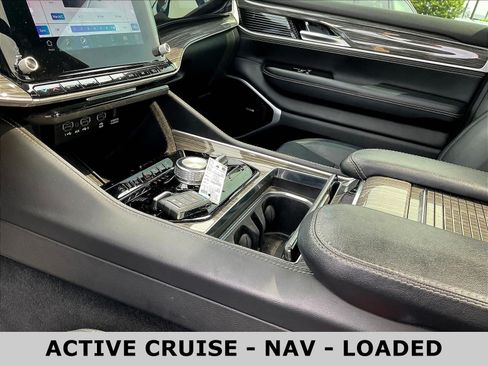 Used 2022 Jeep Wagoneer Series III w/ Premium Group I AWD/4WD image 18