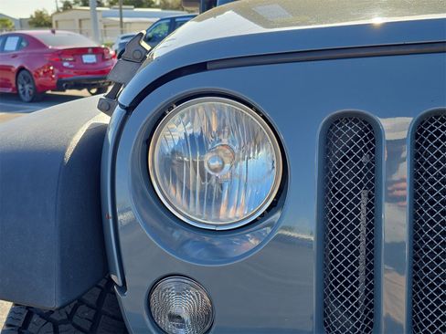 Used 2014 Jeep Wrangler Unlimited Rubicon w/ Connectivity Group image 7