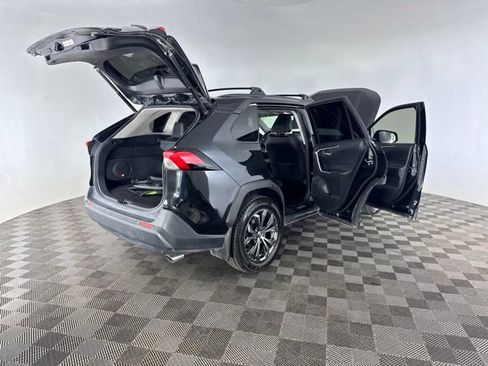 Used 2022 Toyota RAV4 XLE Premium AWD/4WD image 17