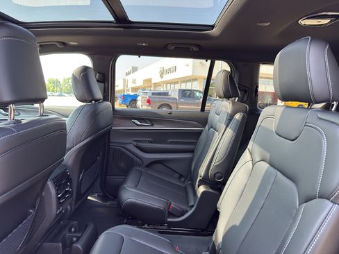 New 2025 Jeep Grand Cherokee L Limited w/ Luxury Tech Group II image 34