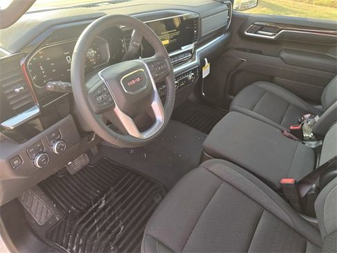 New 2026 GMC Sierra 1500 SLE image 17