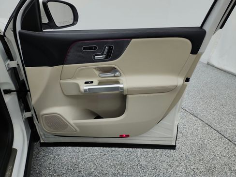 Used 2023 Mercedes-Benz GLB 250 image 19