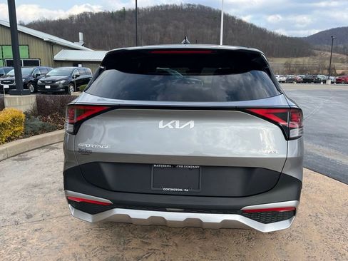 Used 2025 Kia Sportage LX image 6
