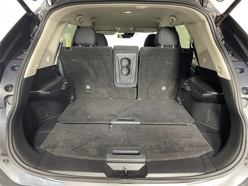 Used 2019 Nissan Rogue SV image 17