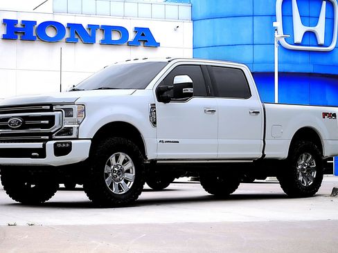Used 2022 Ford F250 Platinum w/ FX4 Off-Road Package AWD/4WD image 1