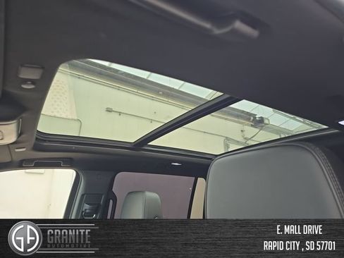 Used 2024 GMC Yukon XL Denali AWD/4WD image 21
