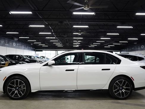 Used 2026 BMW 740i xDrive AWD/4WD image 2